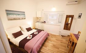Apartment And Rooms Cvita